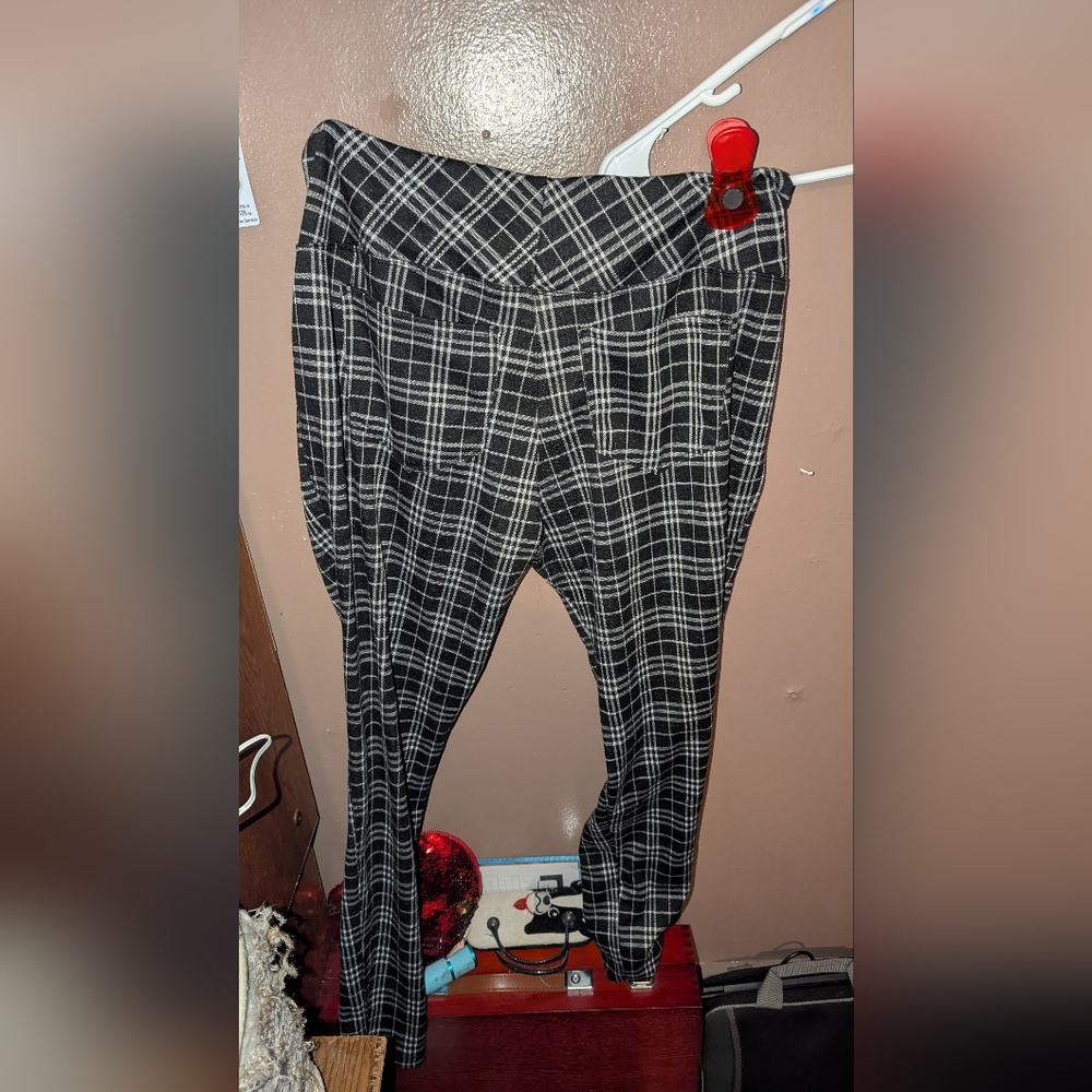 SO Monochrome Plaid Ponte Leggings - Picture 3 of 5